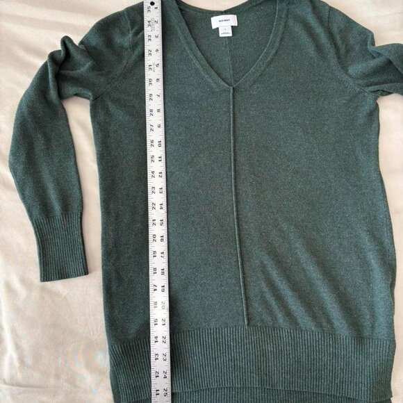 Old Navy Green V-neck Sweater. Size S. - Picture 4 of 5